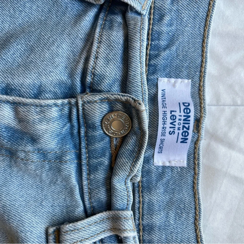 Denizen from Levi's Blue Relaxed Fit Jean Shorts - Picture 2 of 6